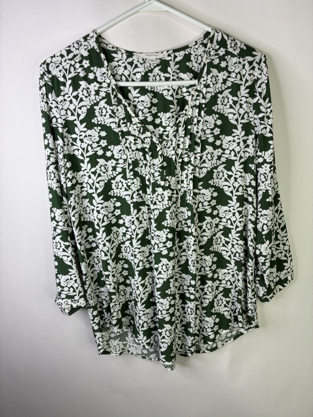 Fun 2 fun Green and White Floral 3/4 Sleeve Blouse Sz S